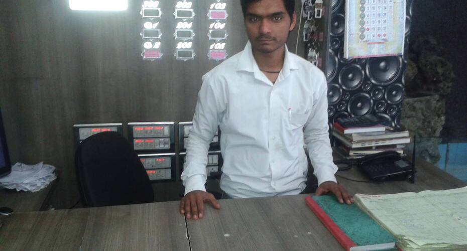 Tirupati Palace Hotel, Indore 4